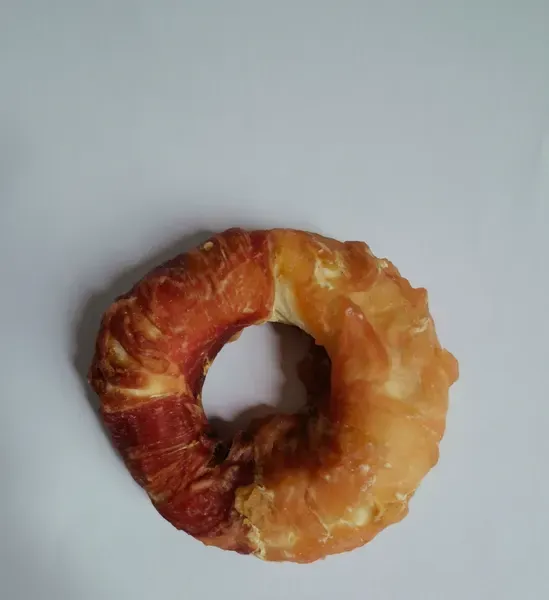 Six to seven centimetre chicken and duck combination donut treat