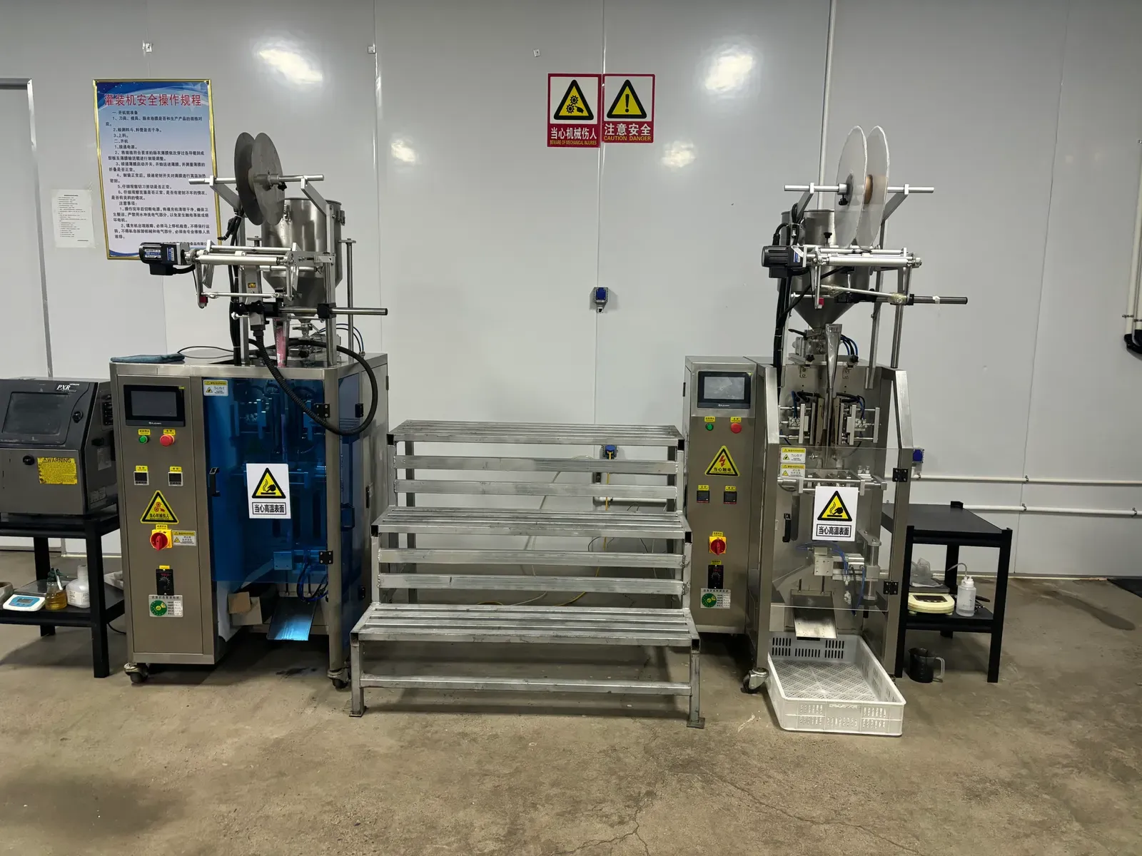 Pouch packing machines used for wet pet food production